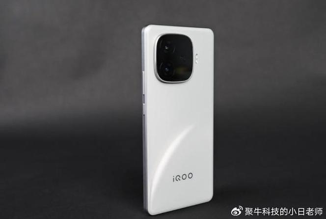 软硬件拉满，是什么体验？iQOO Z9 Turbo+深度评测